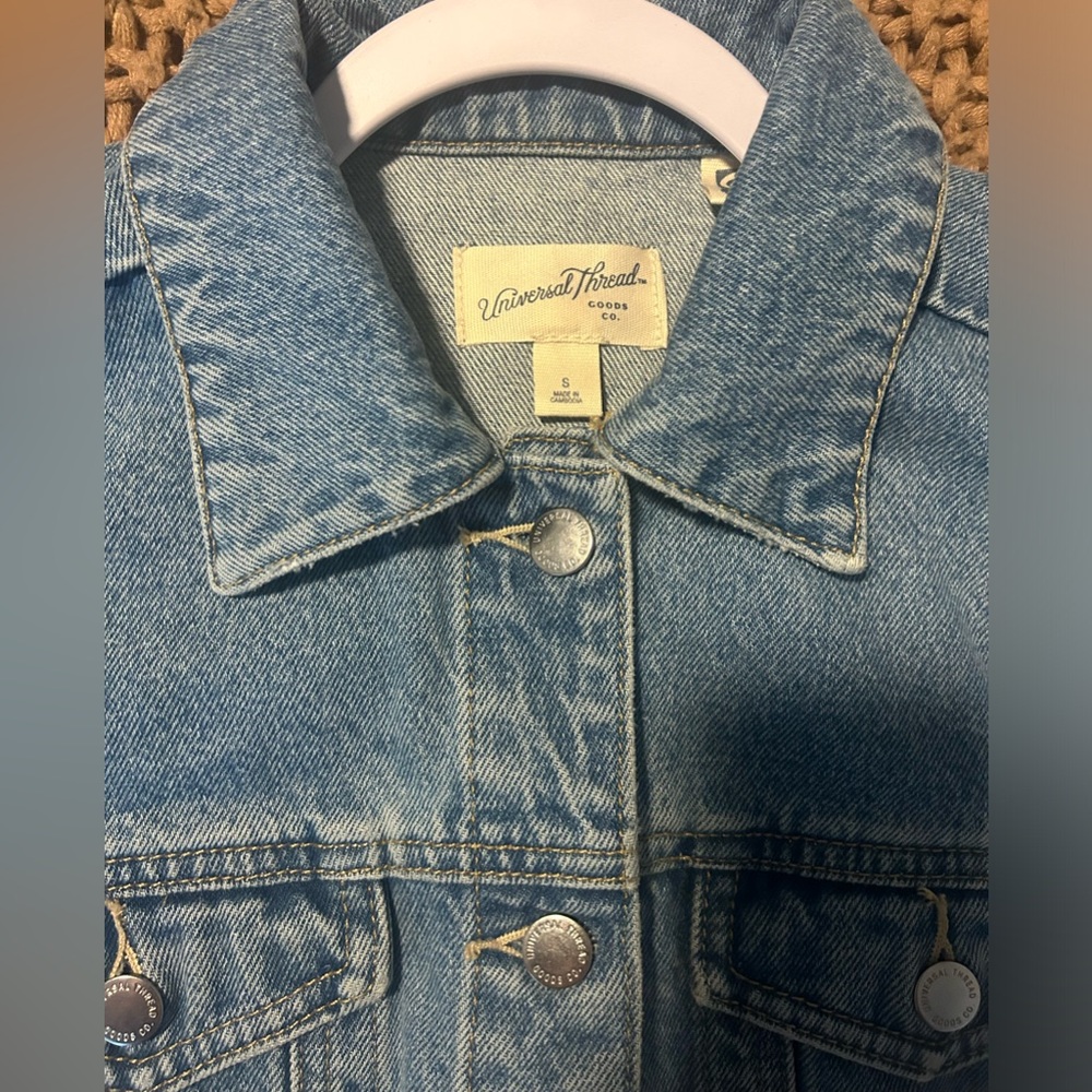 Universal Thread Blue Denim Jean Jacket Cropped Fit - Picture 9 of 16